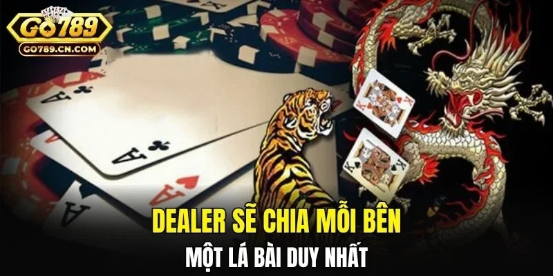 Dealer sẽ chia mỗi bên một lá bài duy nhất